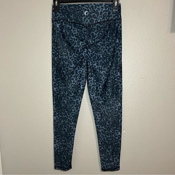 Zyia Scrunchy Light N Luxe leopard print ruched 7/8 athletic leggings size 6-8 - Picture 2 of 5